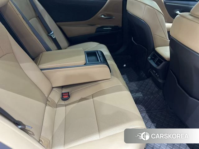 Lexus ES id 4254685 из Китая 16