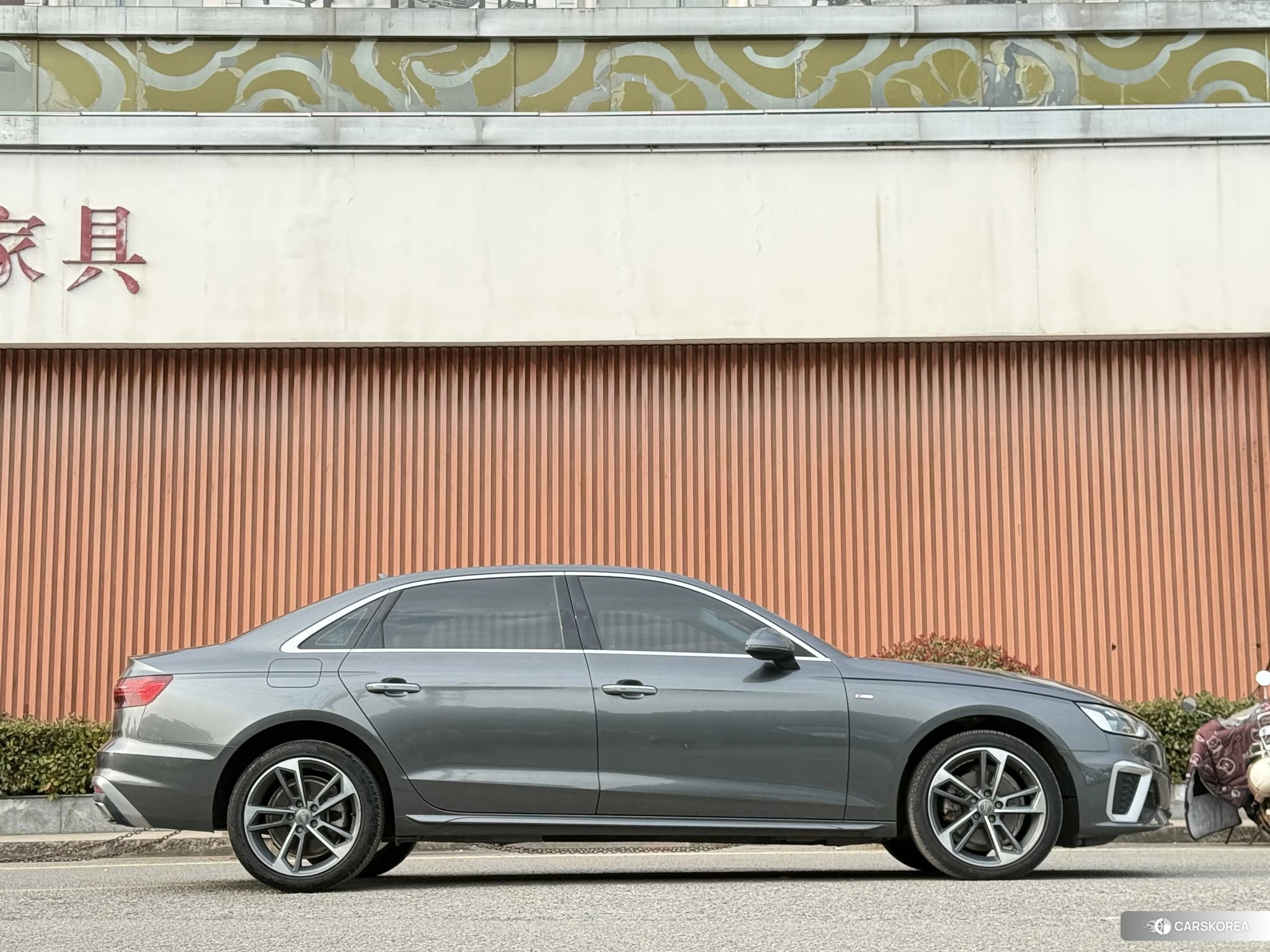 Audi A4L id 4407208 из Китая 13