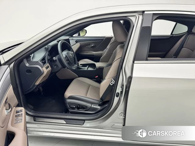 Lexus ES id 4367476 из Китая 25
