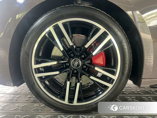 Audi A5L id 4333875 из Китая 17