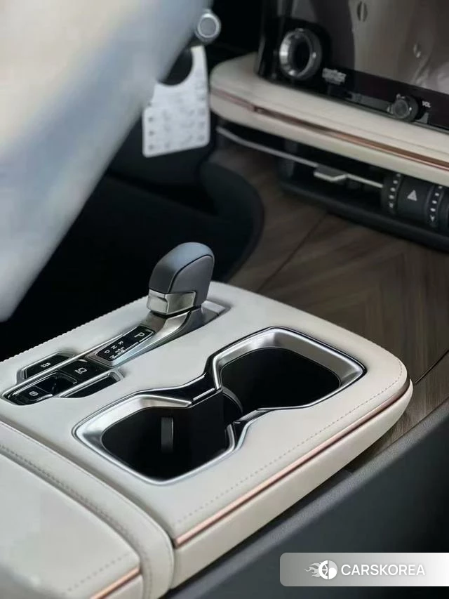 Lexus LM id 4321102 из Китая 7