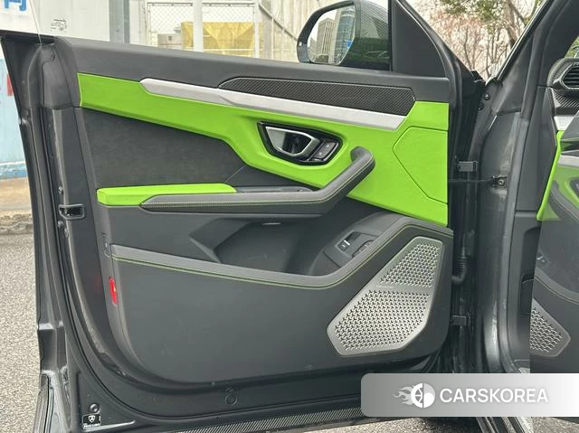 Lamborghini Urus id 4239744 из Китая 32