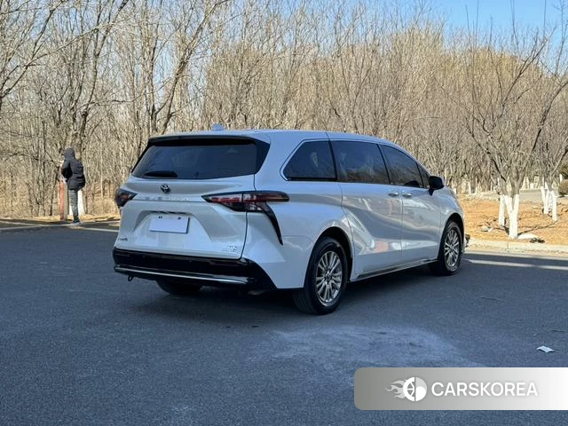Toyota Saina id 4275642 из Китая 13