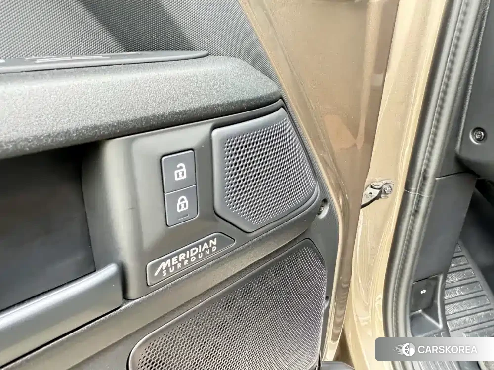 Land Rover Defender id 4548357 из Китая 34