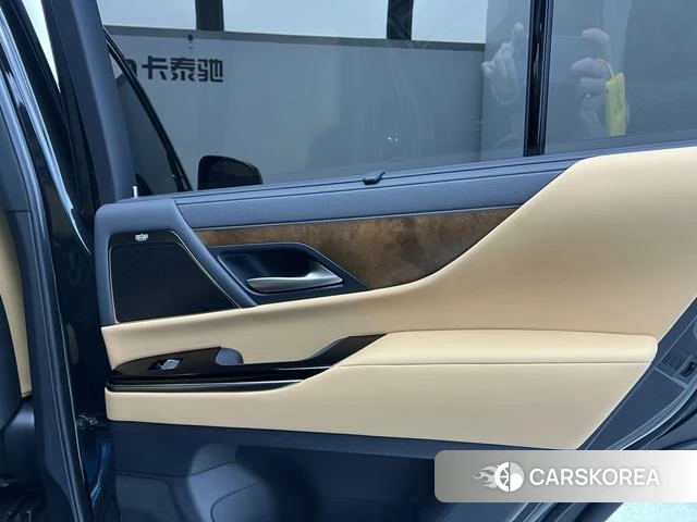 Lexus LX id 4263375 из Китая 25