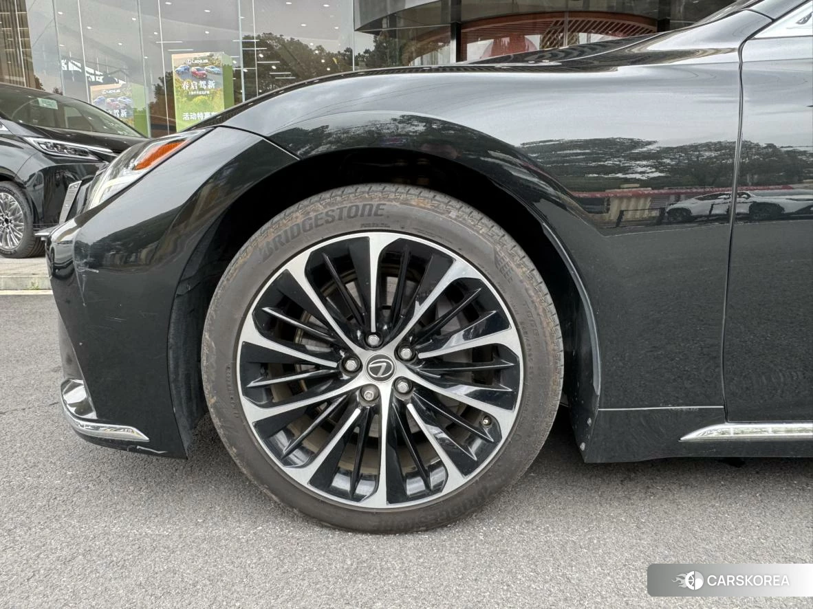 Lexus LS id 4511020 из Китая 15