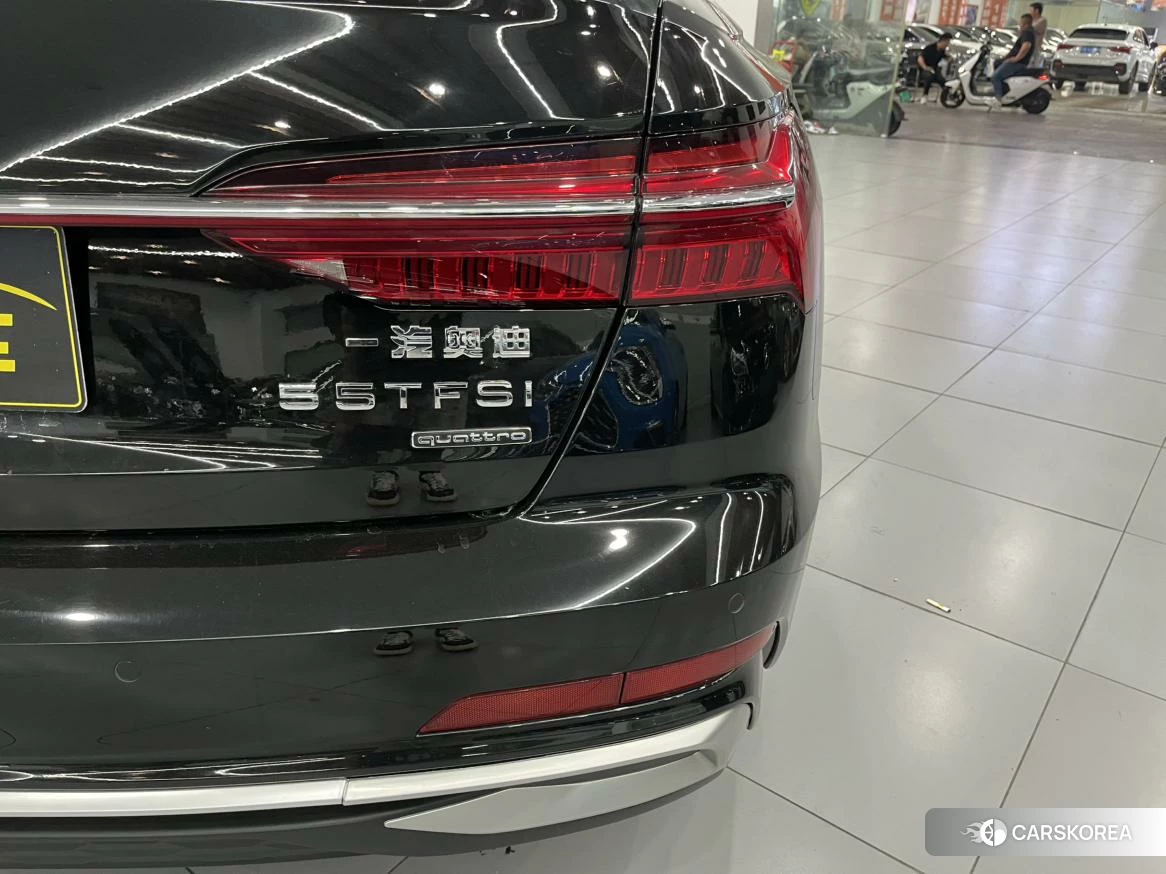 Audi A6L id 4405820 из Китая 13