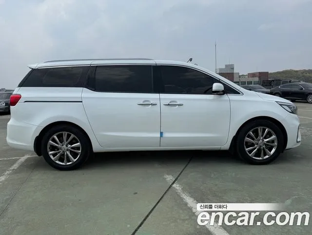 Kia The New Carnival id 2647604 из Кореи 17