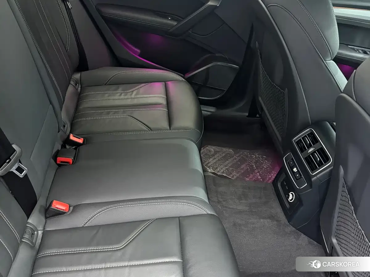 Audi Q5L id 4674362 из Китая 12