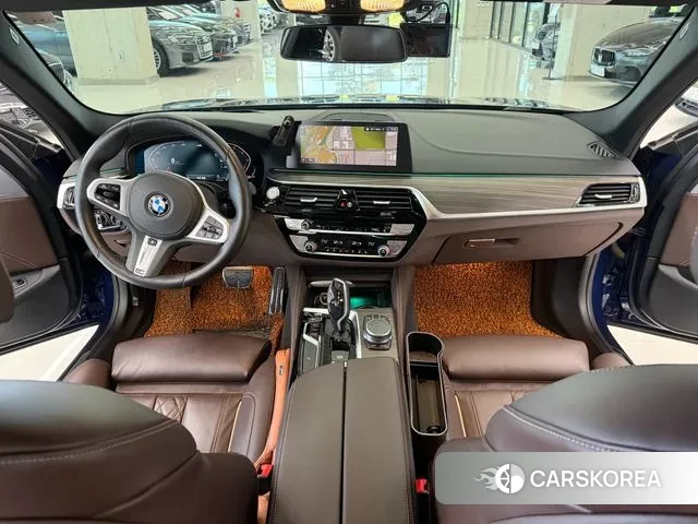 BMW 5 Series (G30) id 3302172 из Кореи 16