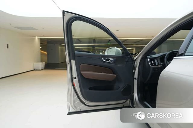 Volvo XC60 PHEV id 3901899 из Китая 17