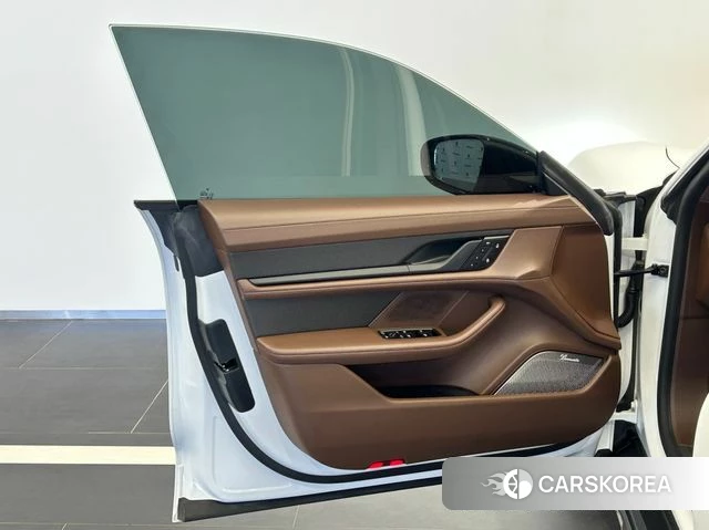 Porsche Taycan id 3791821 из Кореи 17