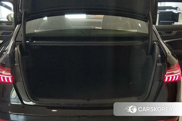 Audi A6L id 4205616 из Китая 14