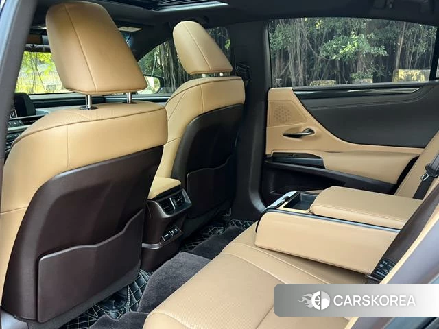 Lexus ES id 4277951 из Китая 8