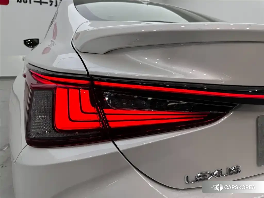 Lexus ES id 4539020 из Китая 29