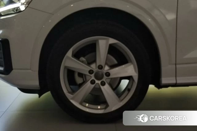 Audi Q2L id 4182474 из Китая 15