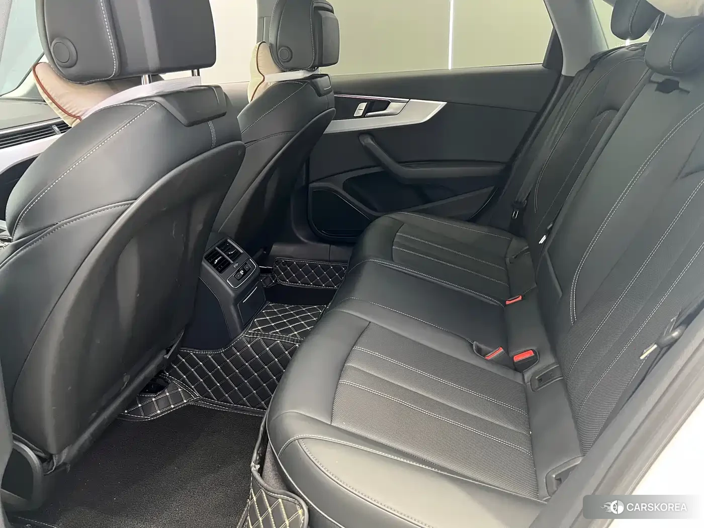 Audi A4L id 4654586 из Китая 18