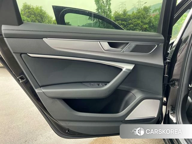 Audi A6L id 4258721 из Китая 13