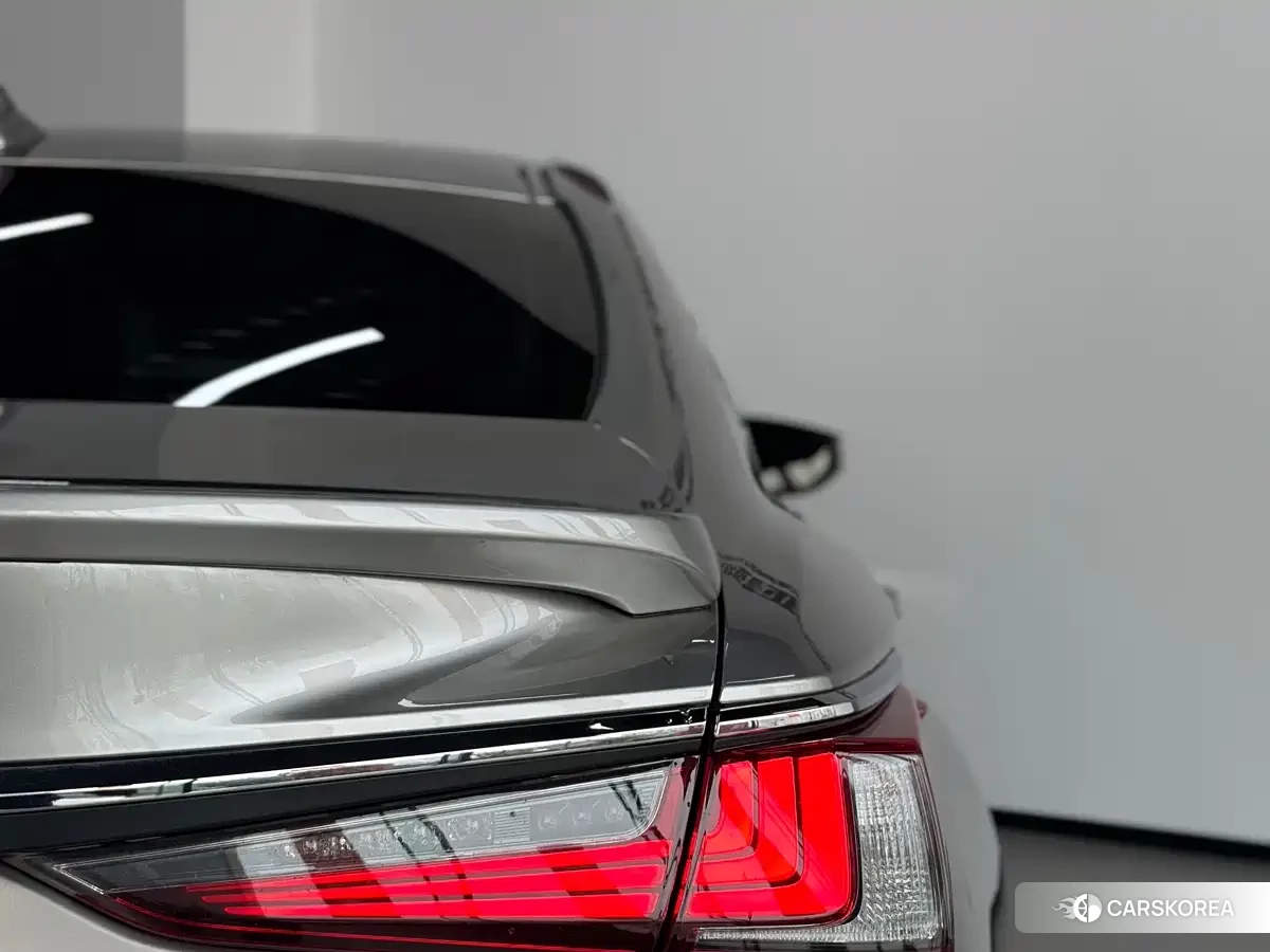 Lexus ES id 4515466 из Китая 22