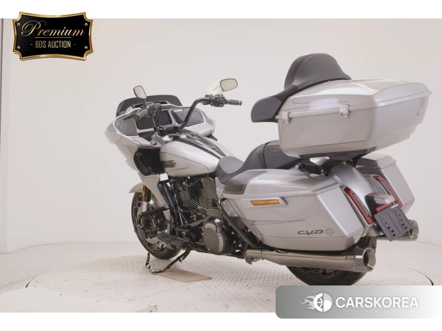 Harley-Davidson Road Glide FLTRXSE 1980 CVO id 4348194 из Японии 8
