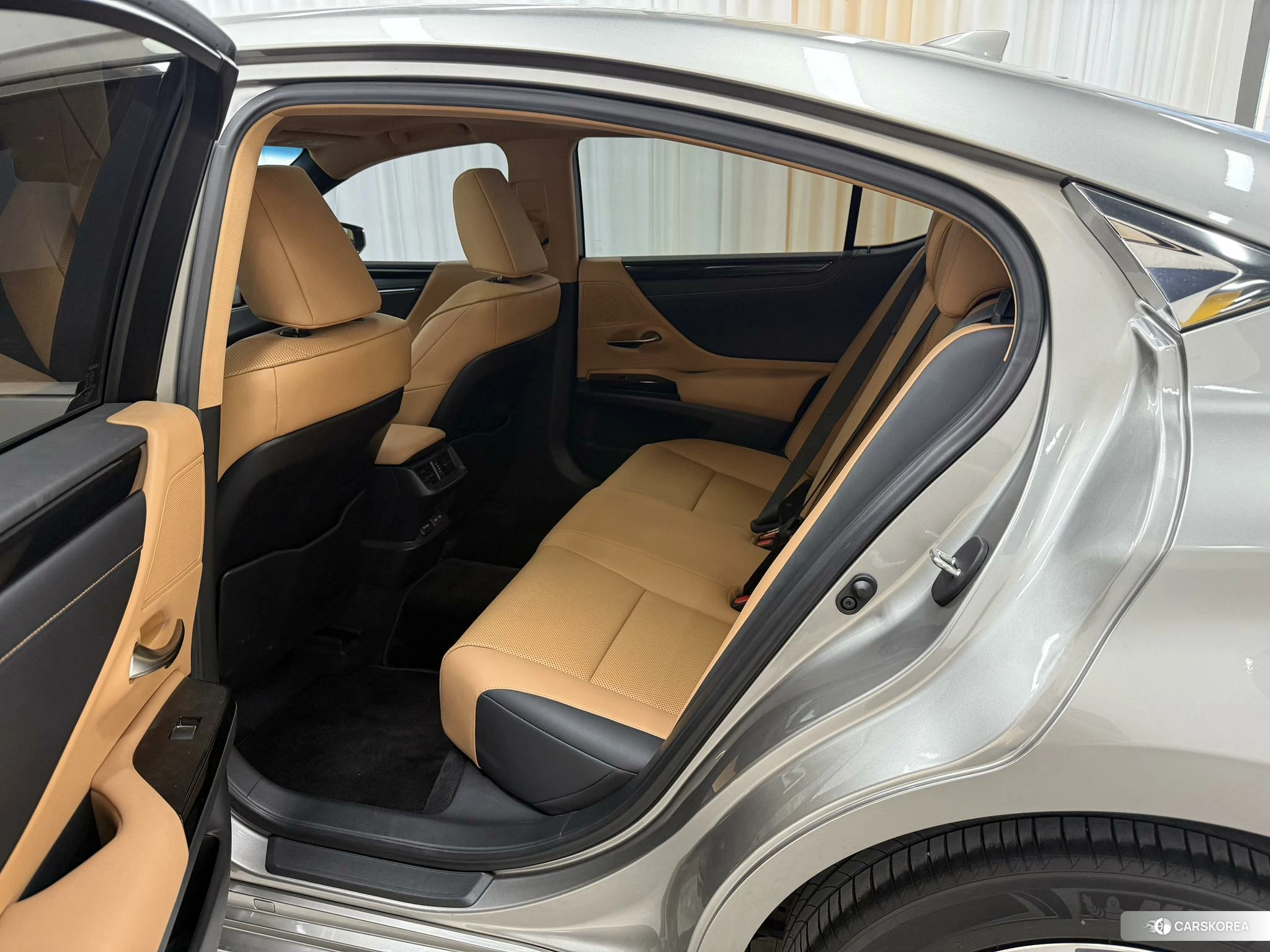 Lexus ES id 4512886 из Китая 18