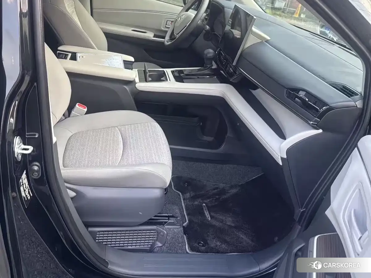 Toyota Sienna id 4576809 из Китая 8