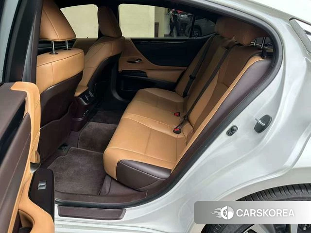 Lexus ES id 4353824 из Китая 24