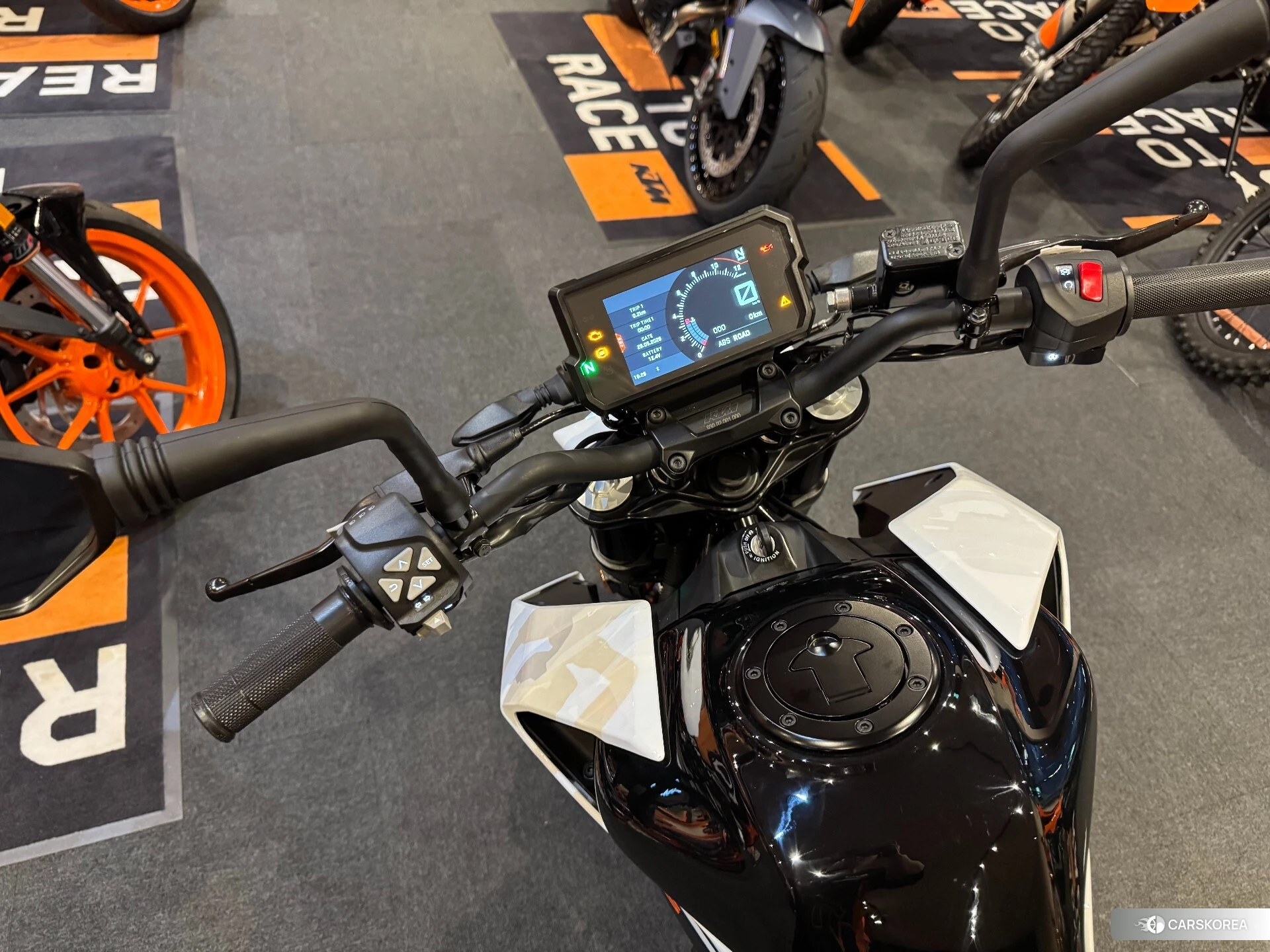 Проданный KTM 125 DUKE id 4380197 из Японии, фото 8