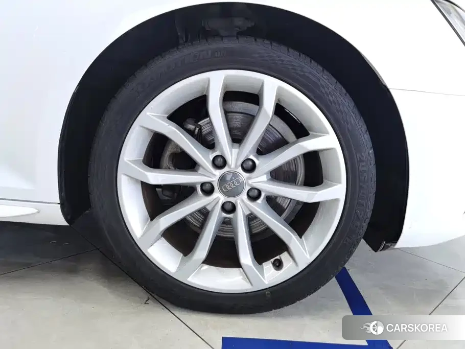 Audi A4L id 4583713 из Китая 14
