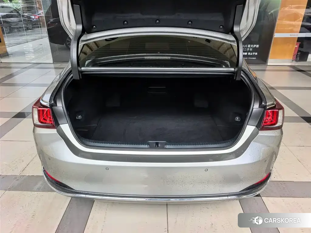 Lexus ES id 4679484 из Китая 8