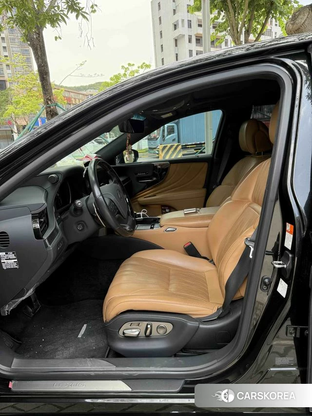 Lexus LS id 4333910 из Китая 16