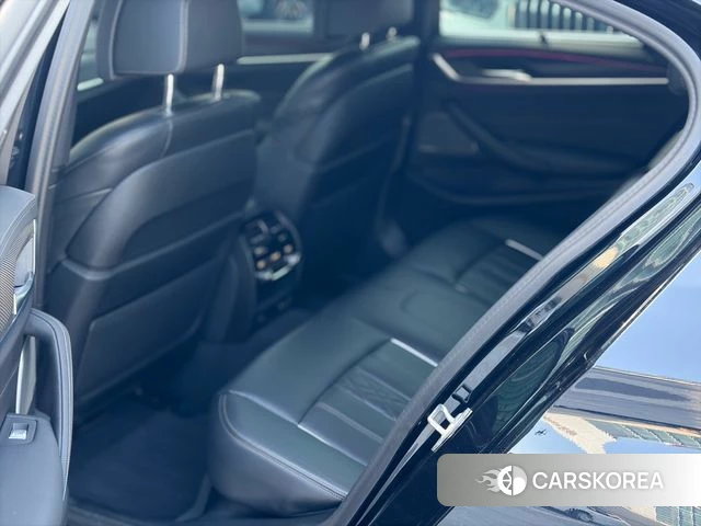 BMW 5 Series (G30) id 3811778 из Кореи 9