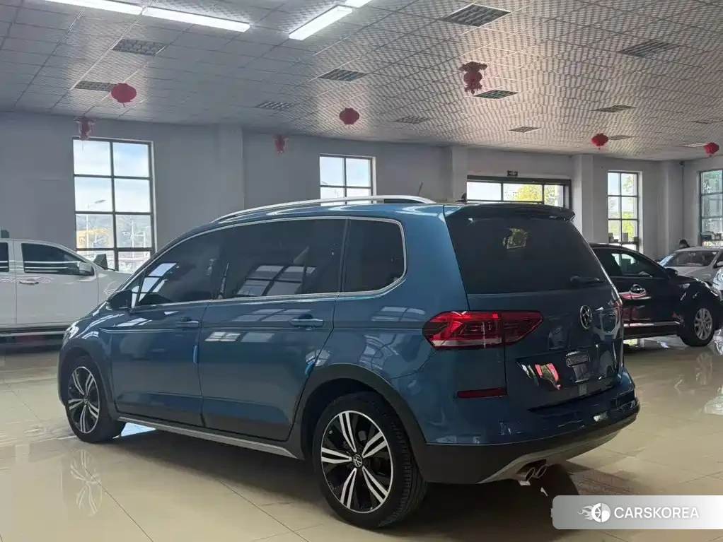 Volkswagen Touran L id 4685902 из Китая 24