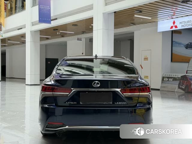 Lexus LS id 4254666 из Китая 24