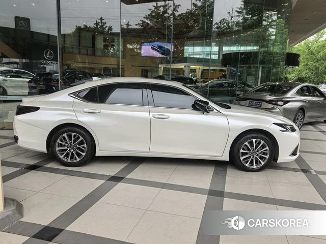 Lexus ES id 4279147 из Китая 10