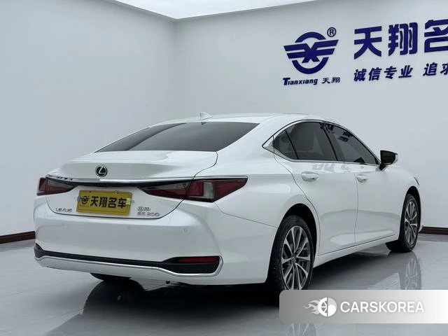 Lexus ES id 4301644 из Китая 18