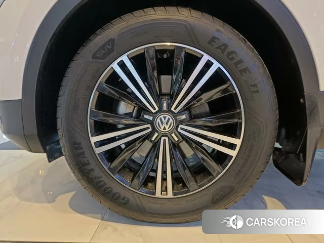 Volkswagen Tiguan L id 3882651 из Китая 32