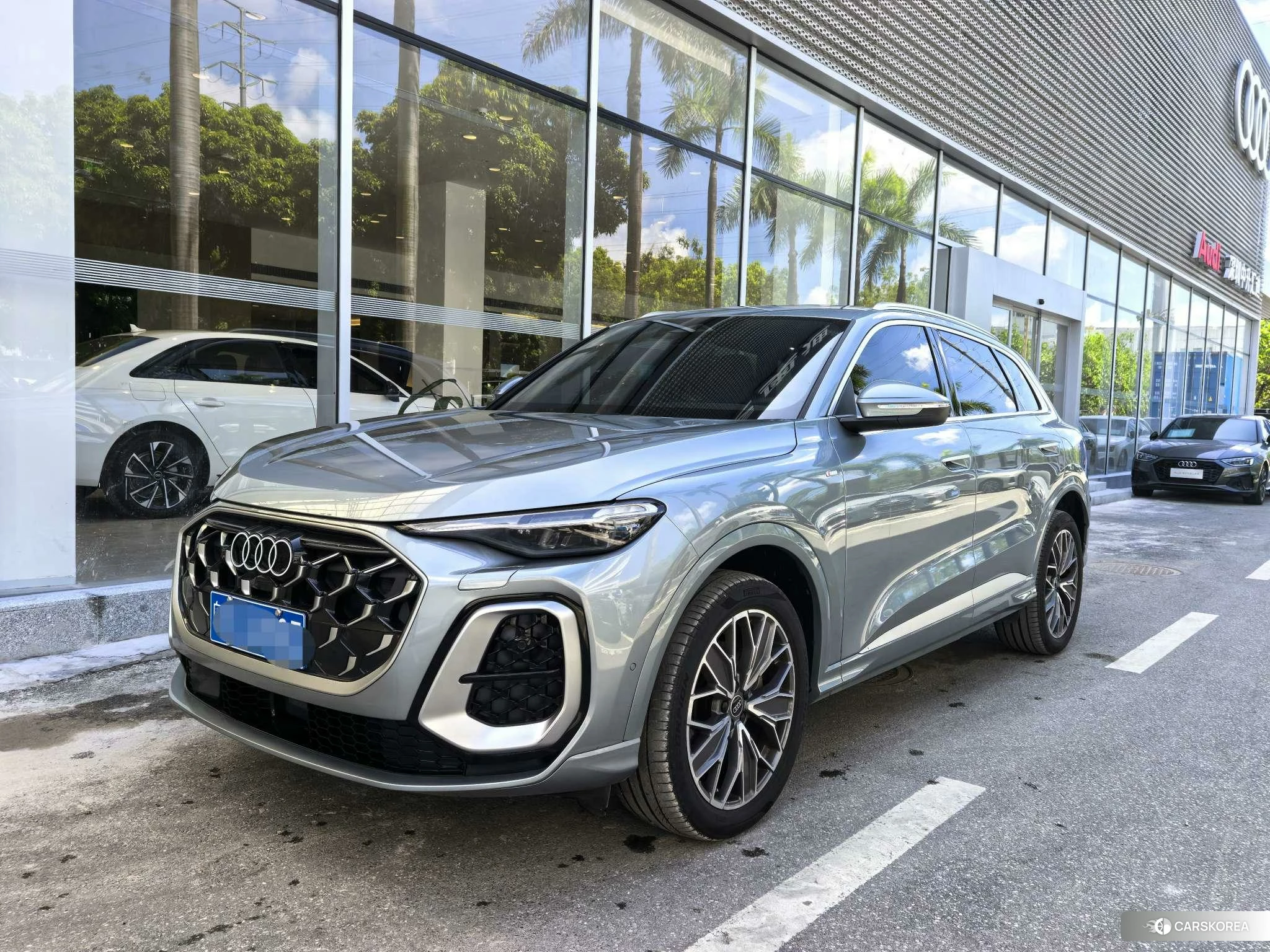 Audi Q5L id 4486583 из Китая 9