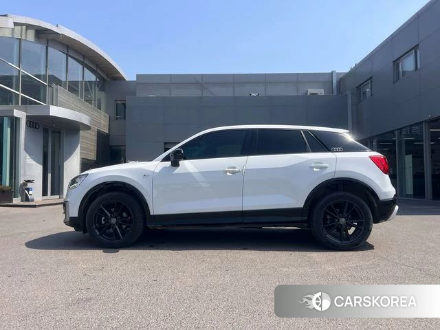Audi Q2L id 4299908 из Китая 9