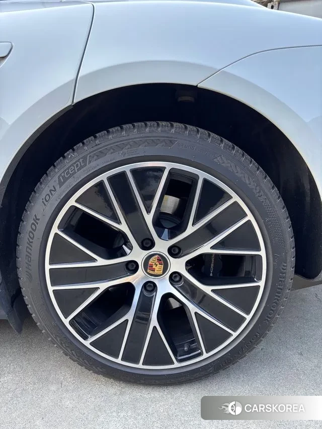 Porsche Taycan id 3669083 из Кореи 17