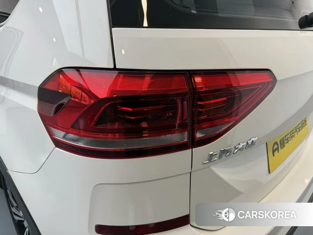 Volkswagen Touran L id 4238176 из Китая 18