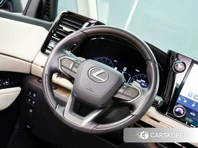 Lexus LM id 4262245 из Китая 17