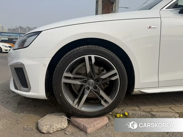Audi A4L id 4275648 из Китая 11