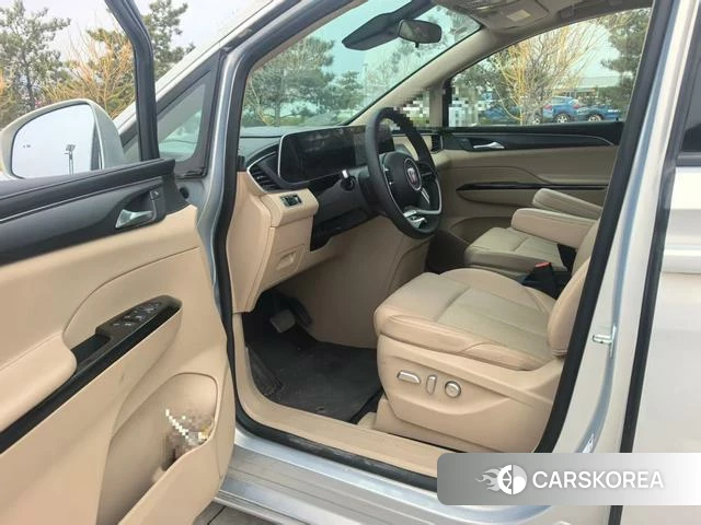 Buick GL8 PHEV id 4027659 из Китая 8