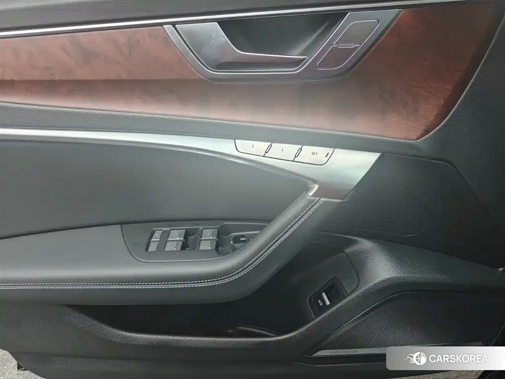 Audi A6L id 4547589 из Китая 17