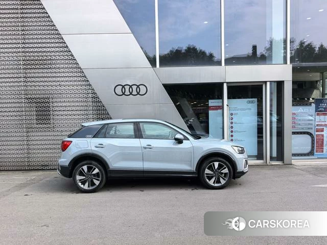Audi Q2L id 4255987 из Китая 13