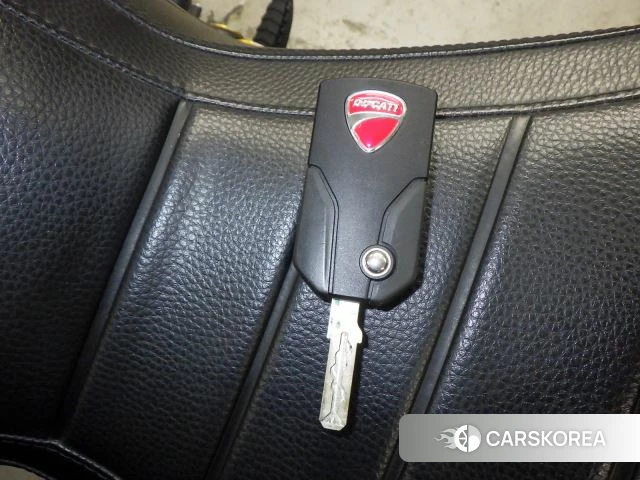 Ducati DIAVEL DARK id 3957900 из Японии 32