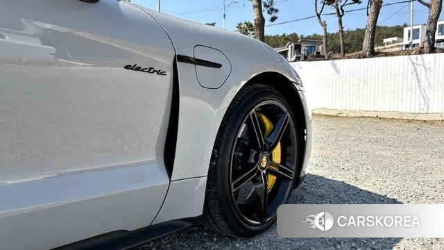 Porsche Taycan id 2422501 из Кореи 14