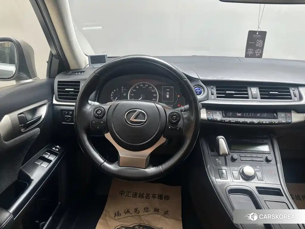Lexus CT id 4679602 из Китая 11