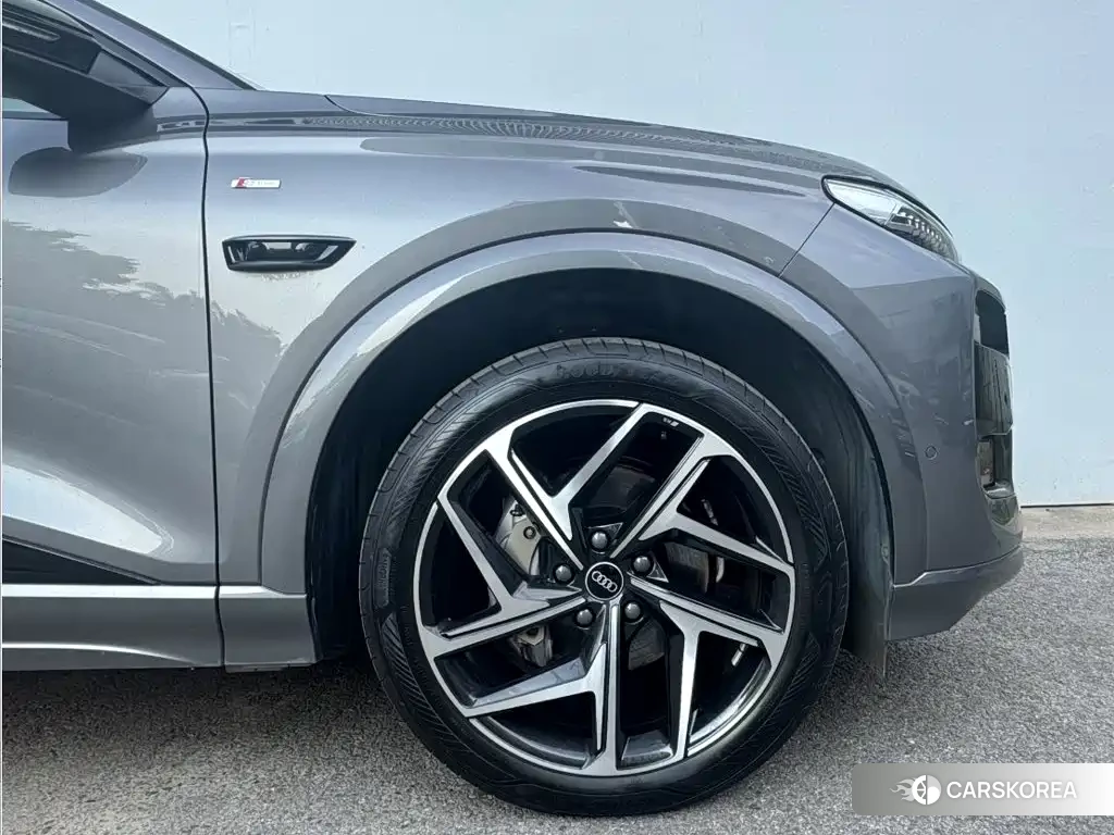 Audi Q6L id 4628132 из Китая 24